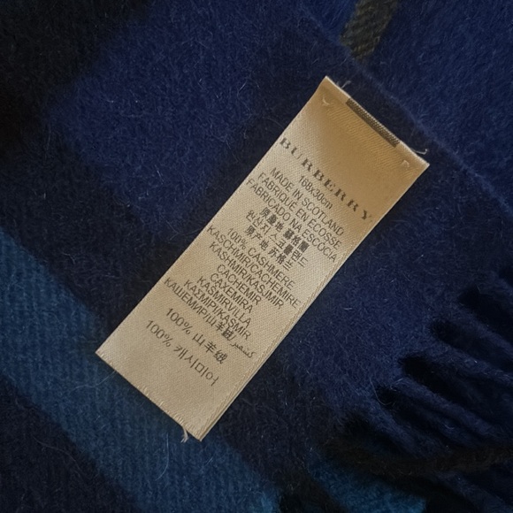 Burberry Cashmere Scarf - Picture 3 of 4